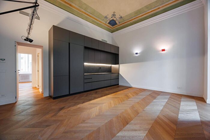 Appartamento trilocale in vendita in Piazza Giuseppe Luigi Lagrange, Torino