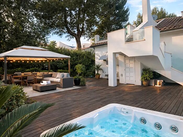 Casa con 6 locali in vendita in Via Mare Verde, Numana