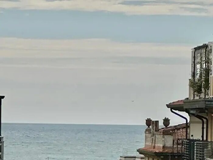 Appartamento con 5 locali in vendita in Viareggio