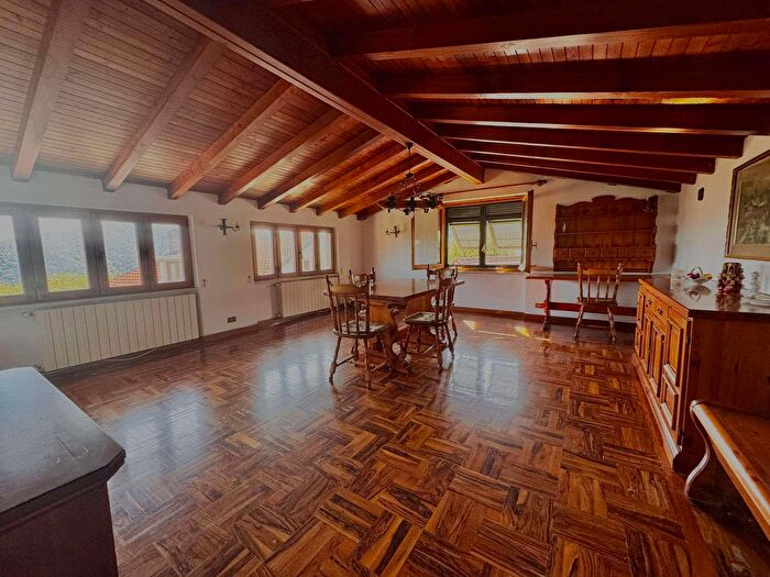 Appartamento con 8 locali in vendita in Località Corona, Stella