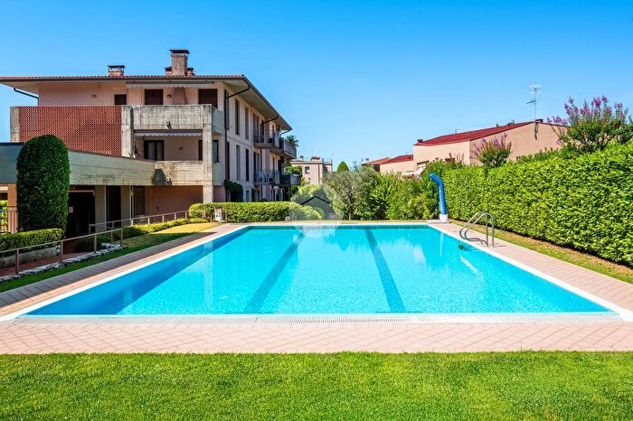 Appartamento bilocale in vendita in Via Ugo Foscolo, Bardolino