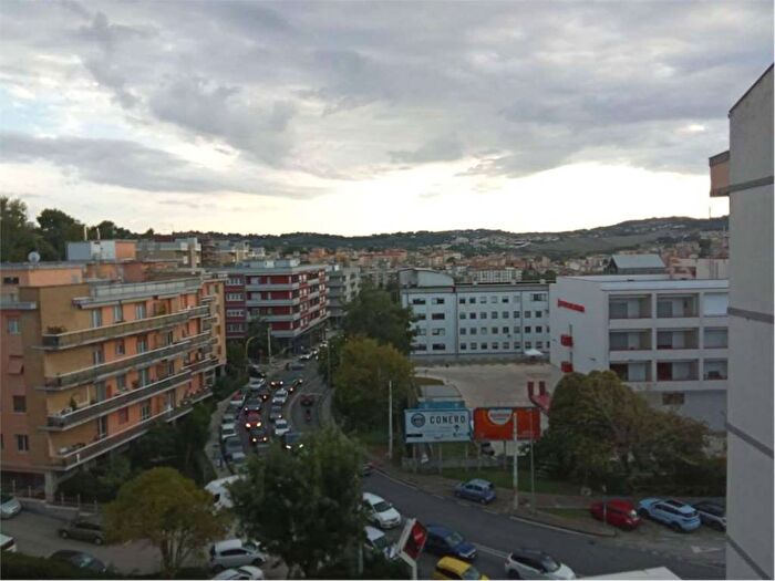 Appartamento quadrilocale in affitto in Borgo Rodi, Ancona