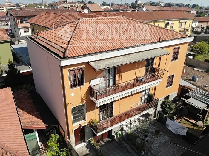 Appartamento quadrilocale in vendita in Via Cimarosa, Bareggio