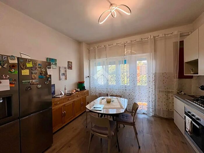 Appartamento quadrilocale in vendita in Via dei Sessanta, Genova