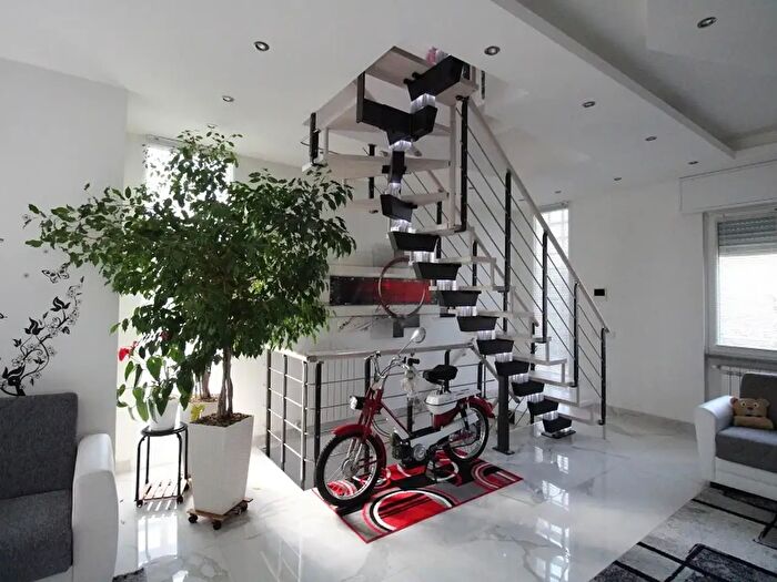 Case in Vendita e in Affitto - 3