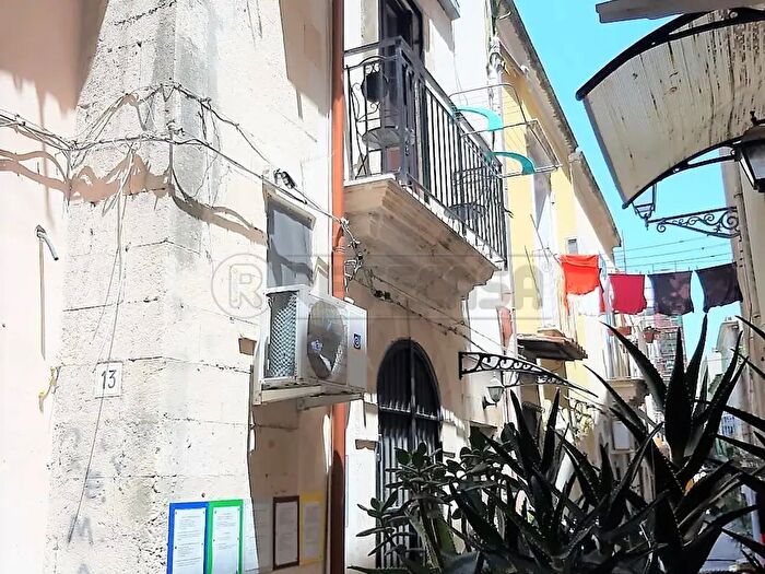 Casa con 6 locali in vendita in Via Resalibera Ronco°, Siracusa