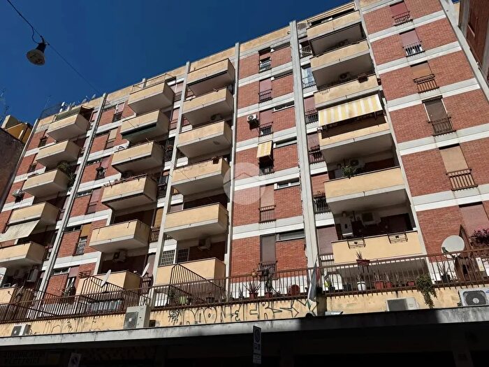 Appartamento trilocale in vendita in Via dei Piceni, Roma