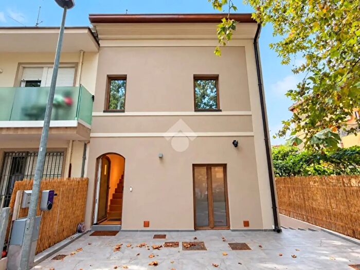 Casa con 5 locali in vendita in Via Brescia, Cattolica