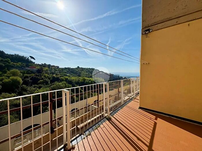 Appartamento con 5 locali in vendita in Via Elio Vittorini, Genova