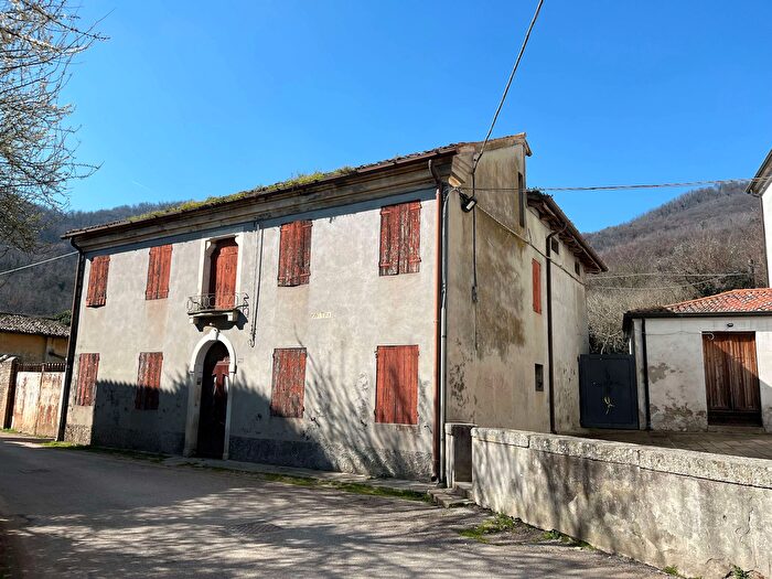 Casa con 17 locali in vendita in Galzignano Terme
