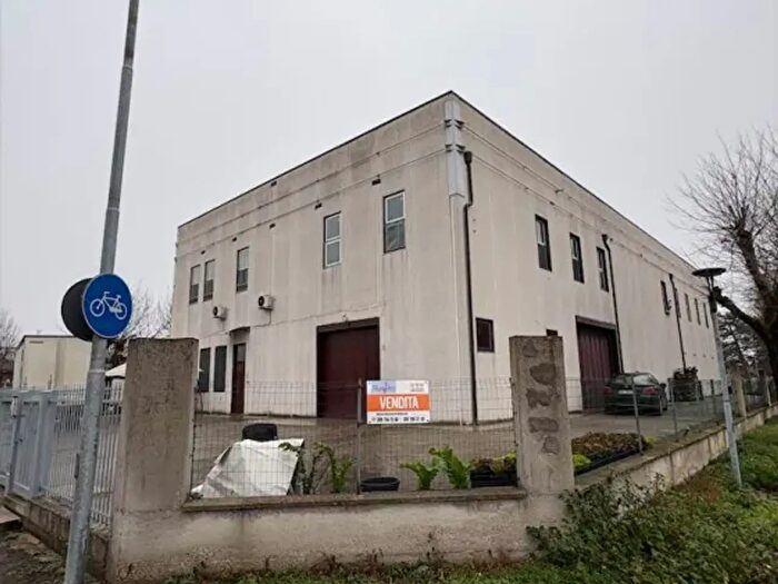 Casa con 6 locali in vendita in Piazza Don Giuseppe Andreoli, San Possidonio