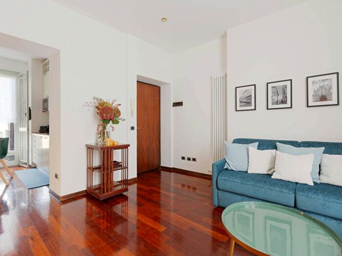 Appartamento monolocale in affitto in Via Porlezza, Duomo, Milano