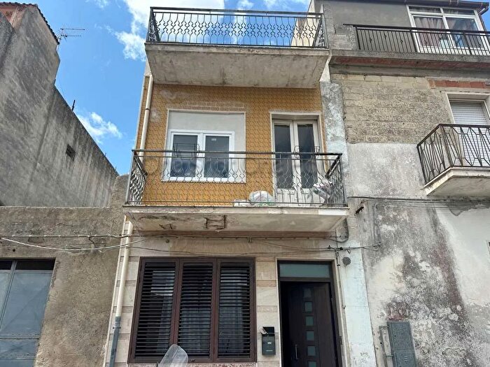 Casa trilocale in vendita in Via Principe Amedeo, Canicattini Bagni