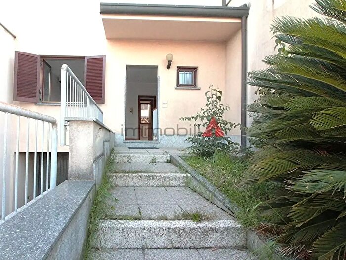 Casa trilocale in vendita in Carugate