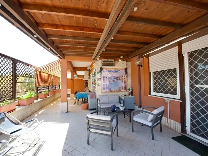 Appartamento quadrilocale in vendita in Via Francesco Grenet, Roma