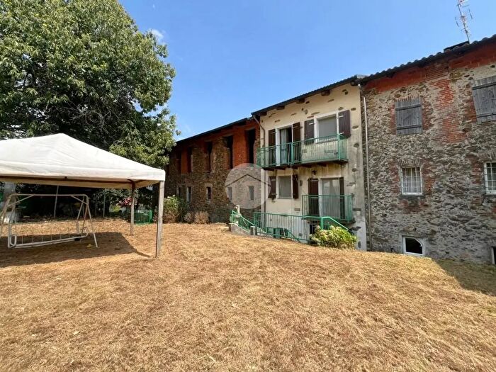 Casa con 6 locali in vendita in Via Trento, Sagliano Micca