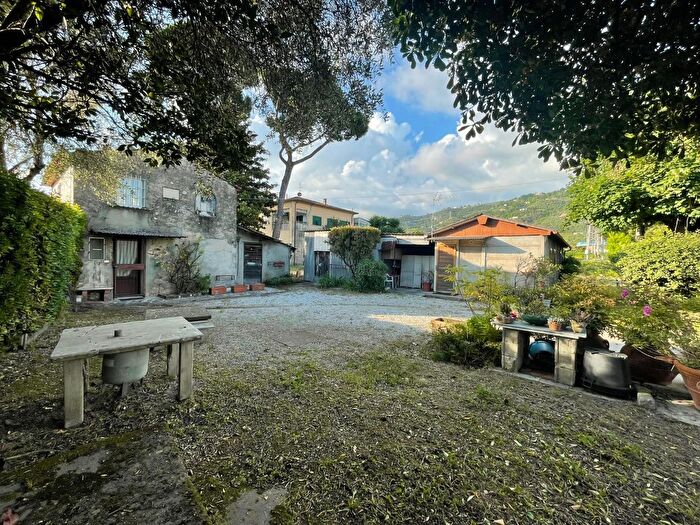 Casa con 5 locali in vendita in Pietrasanta