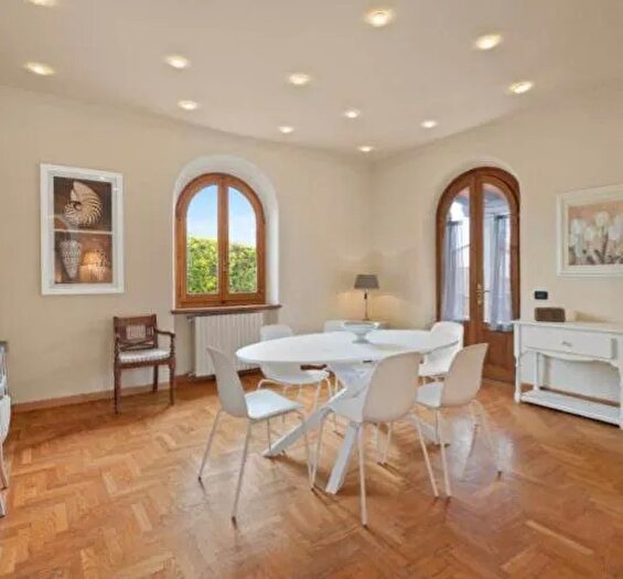 Appartamento con 5 locali in vendita in Forte Dei Marmi