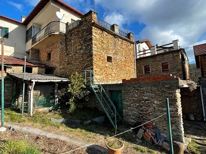 Casa con 6 locali in vendita in Via Piemare, Pieve Di Teco