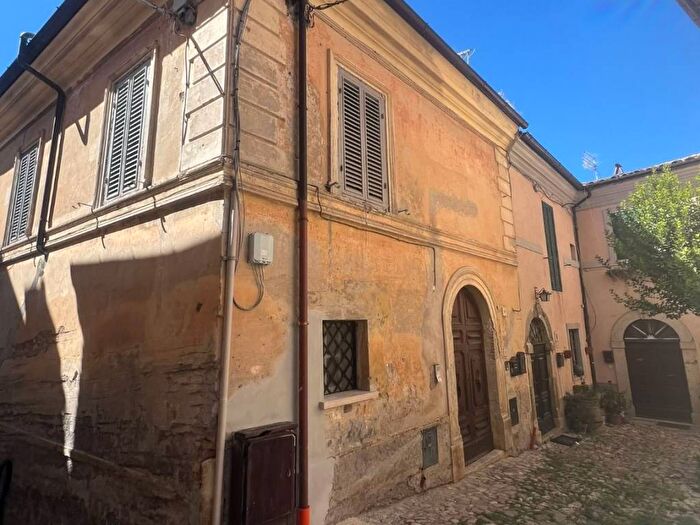 Appartamento con 6 locali in vendita in Via del Popolo, Centro, Fara in Sabina