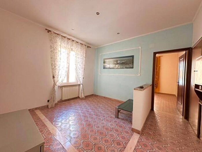 Appartamento trilocale in vendita in Via Isocorte, Genova