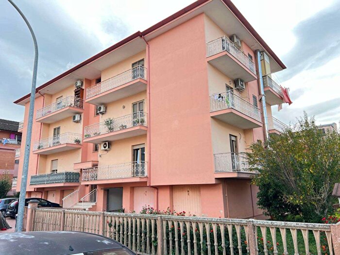 Appartamento con 6 locali in vendita in Via dei Latini, Pontinia