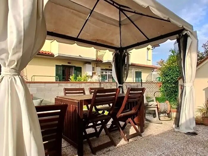 Casa con 5 locali in vendita in Cascina