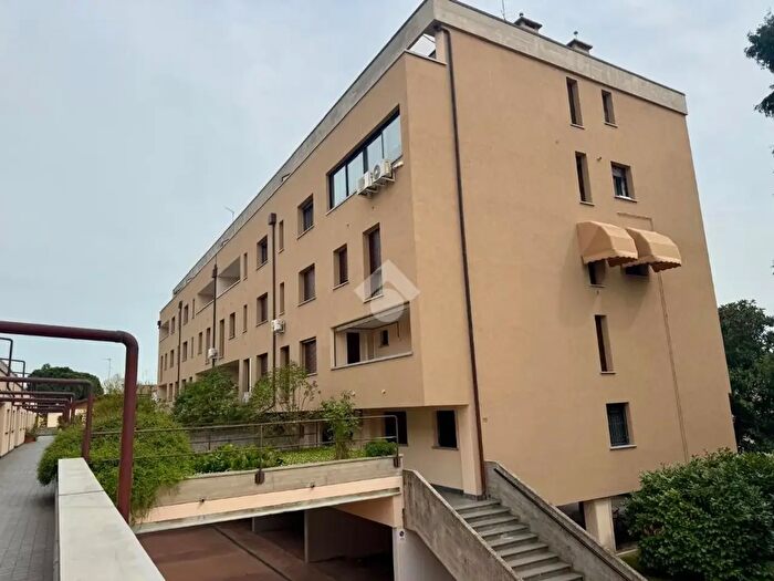 Appartamento quadrilocale in vendita in Viale Giacomo Puccini, Rovigo