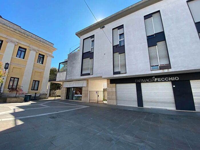 Appartamento con 5 locali in vendita in Piazza Umberto I, Camisano Vicentino