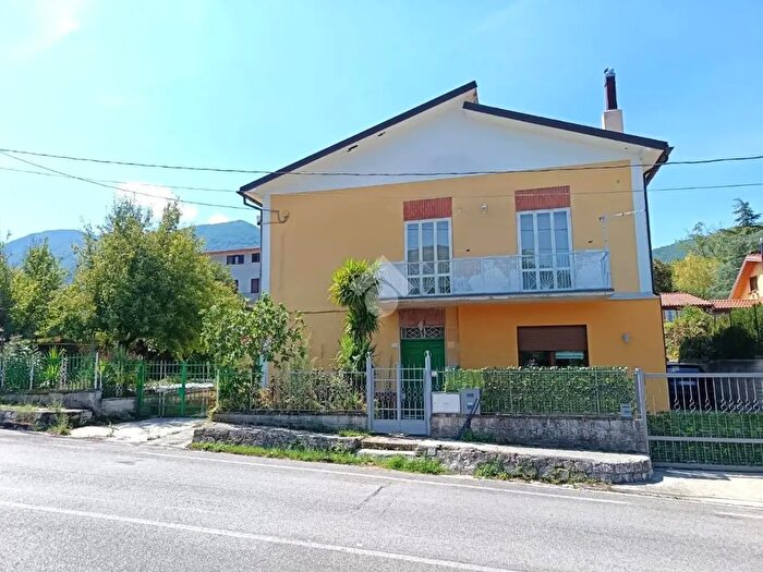 Appartamento trilocale in vendita in Via Terminio, Serino