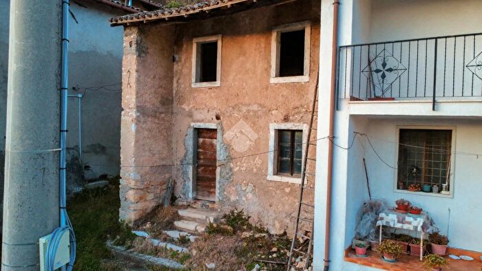 Casa con 6 locali in vendita in Via Cosari, Badia Calavena