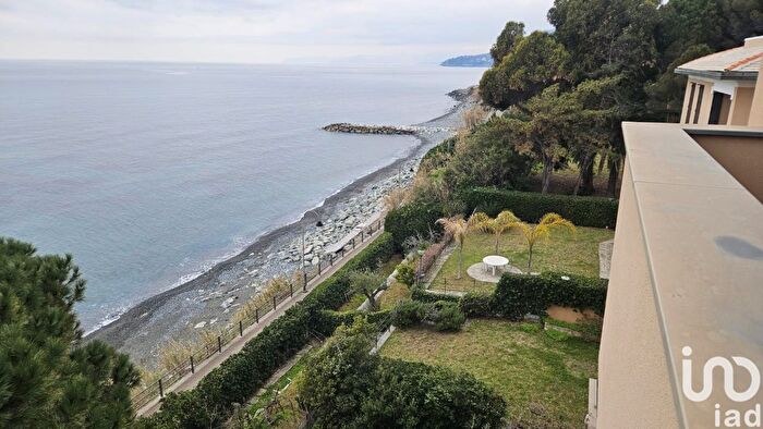 Appartamento con 5 locali in vendita in Via del Mare, Arenzano