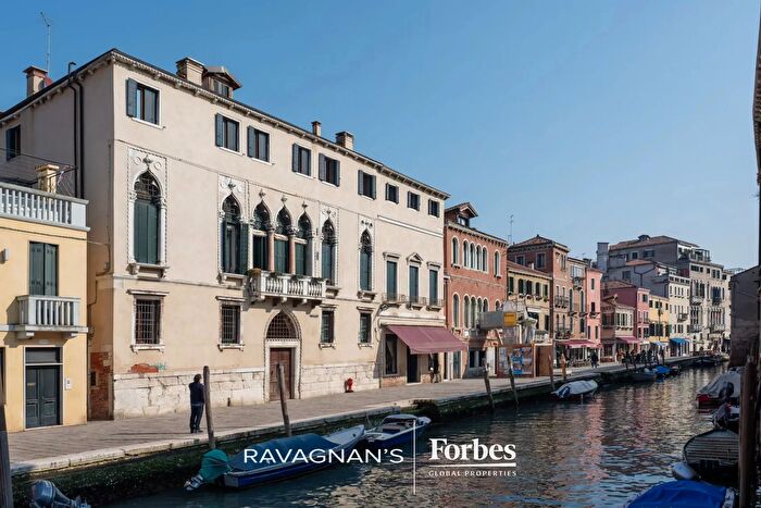 Appartamento con 8 locali in vendita in Venezia