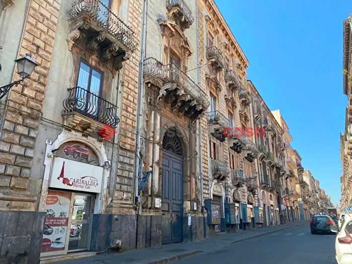 Appartamento trilocale in vendita in Via Garibaldi, Catania
