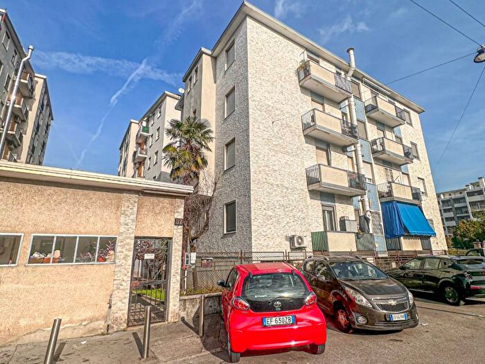 Appartamento monolocale in affitto in Via Giovanni Battista Prandina, Ponte Nuovo, Milano