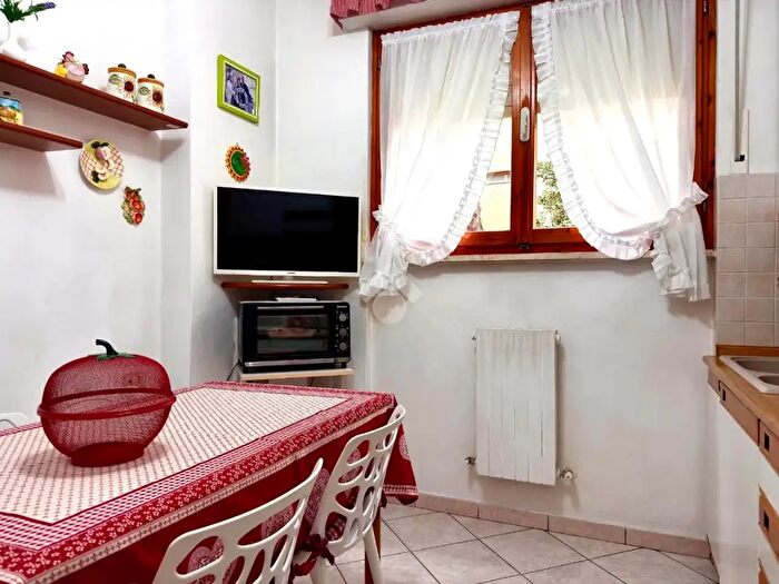 Appartamento con 5 locali in vendita in Via Robert Dudley, Livorno