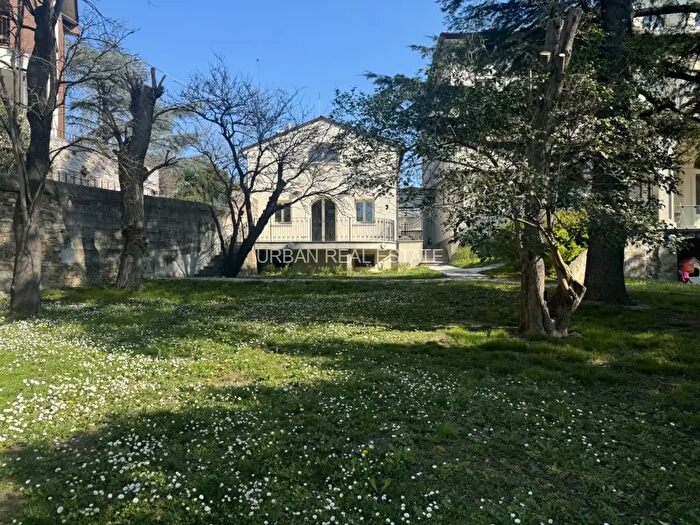 Casa con 6 locali in affitto in Via Combi, Trieste