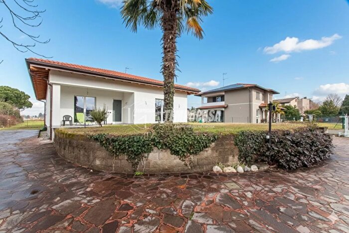 Casa quadrilocale in vendita in Limido Comasco