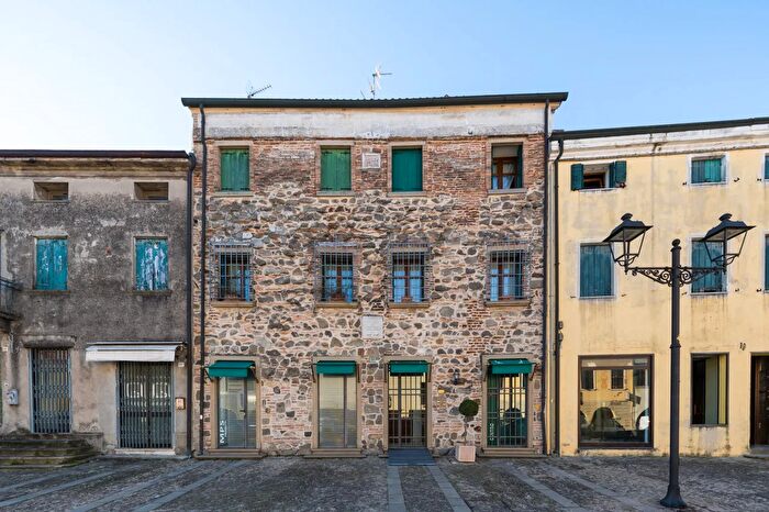 Appartamento quadrilocale in vendita in Via Massimo dAzeglio, Este