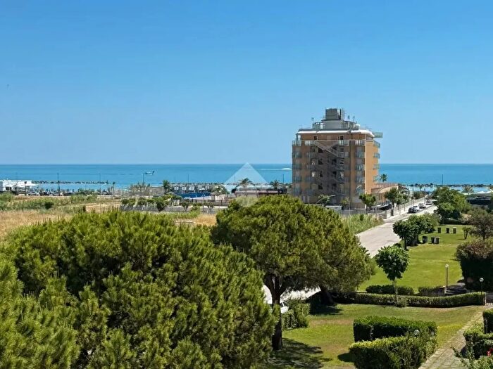 Appartamento con 5 locali in vendita in Via Alcide De Gasperi, Martinsicuro