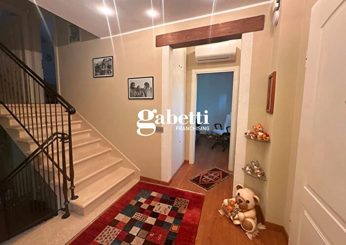 Casa con 5 locali in vendita in Arre