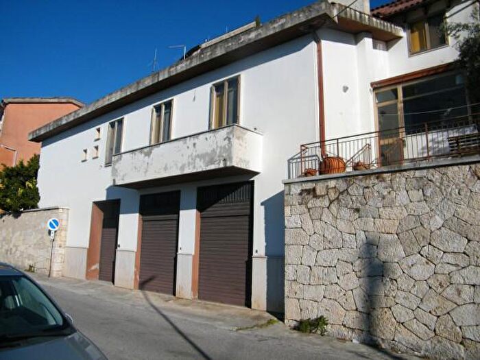 Casa con 6 locali in vendita in Via Circonvallazione Portadini, Alatri