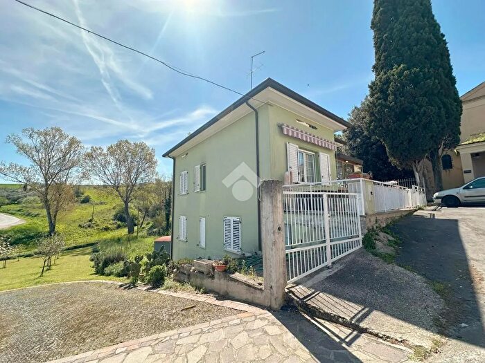 Casa con 6 locali in vendita in Via Roma, San Giovanni In Marignano