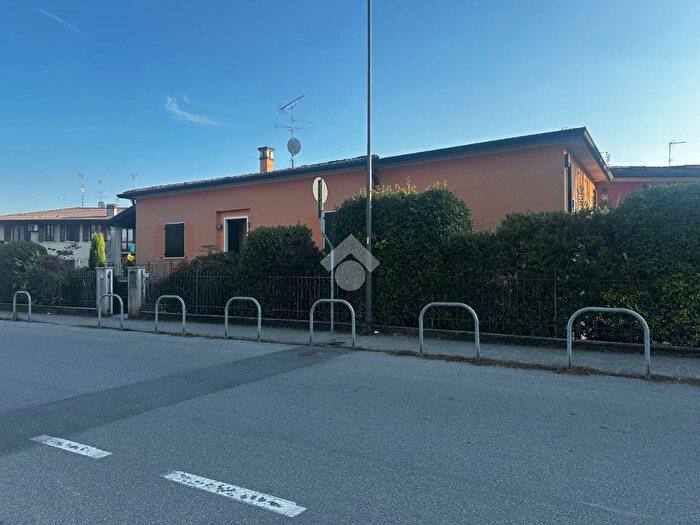 Casa monolocale in vendita in Via Fratelli De Giuli, Leno