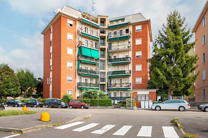 Appartamento trilocale in vendita in Via Raffaello Sanzio, Bollate