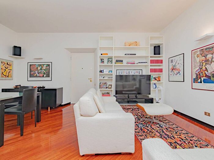 Appartamento trilocale in affitto in Via San Marco, Turati, Milano