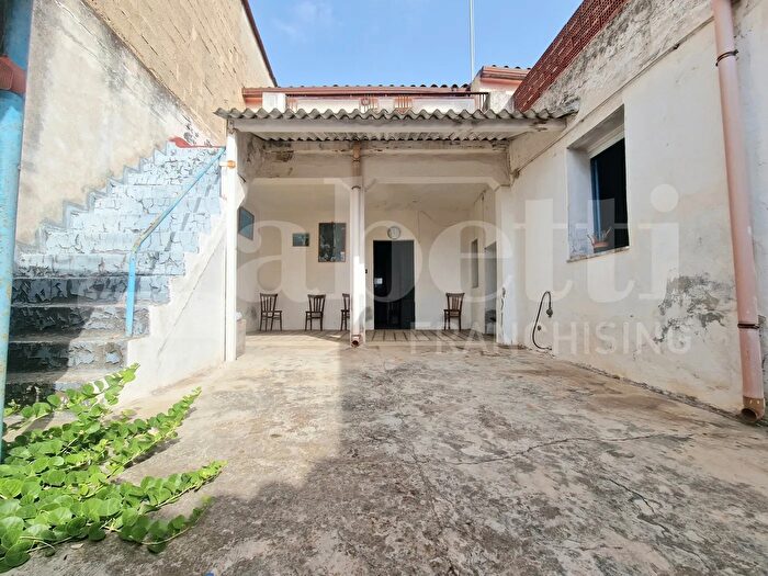 Casa con 5 locali in vendita in Via Cimitero, Villasor