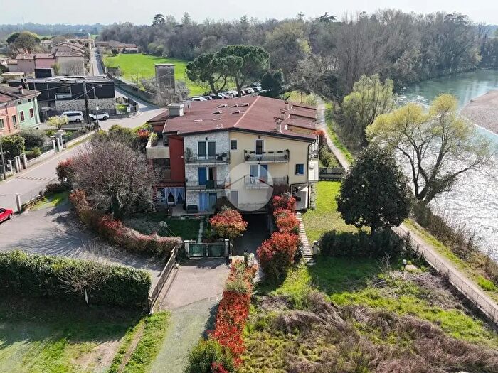 Appartamento quadrilocale in vendita in Via Bernini Buri, Verona