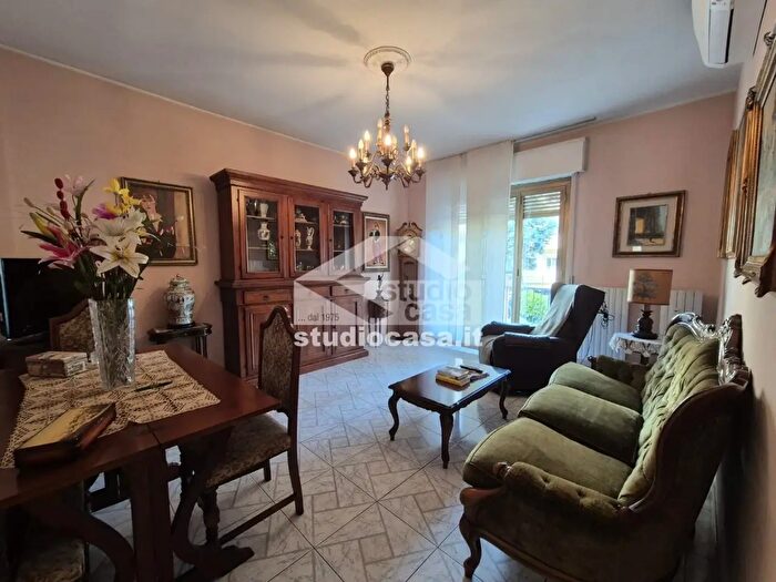 Appartamento trilocale in vendita in Via Mosè, Opera
