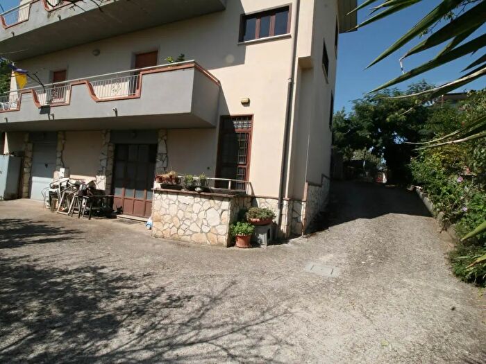 Appartamento con 7 locali in affitto in Via dal Pozzo Piano, San Giorgio Del Sannio